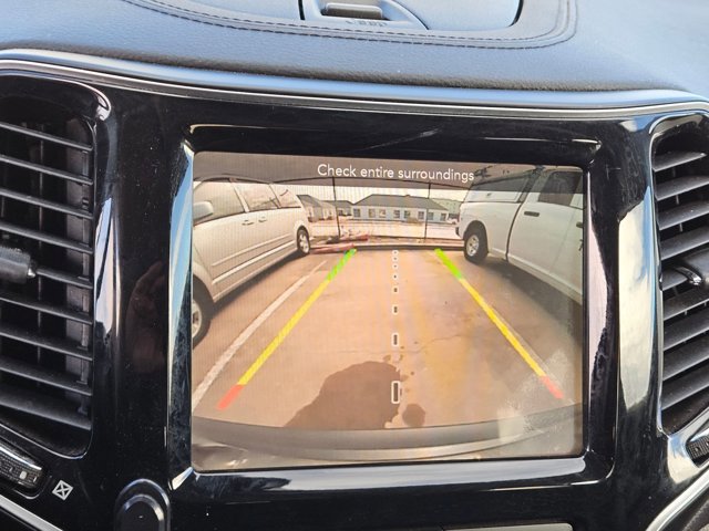 Used 2019 Jeep Cherokee Limited image 16