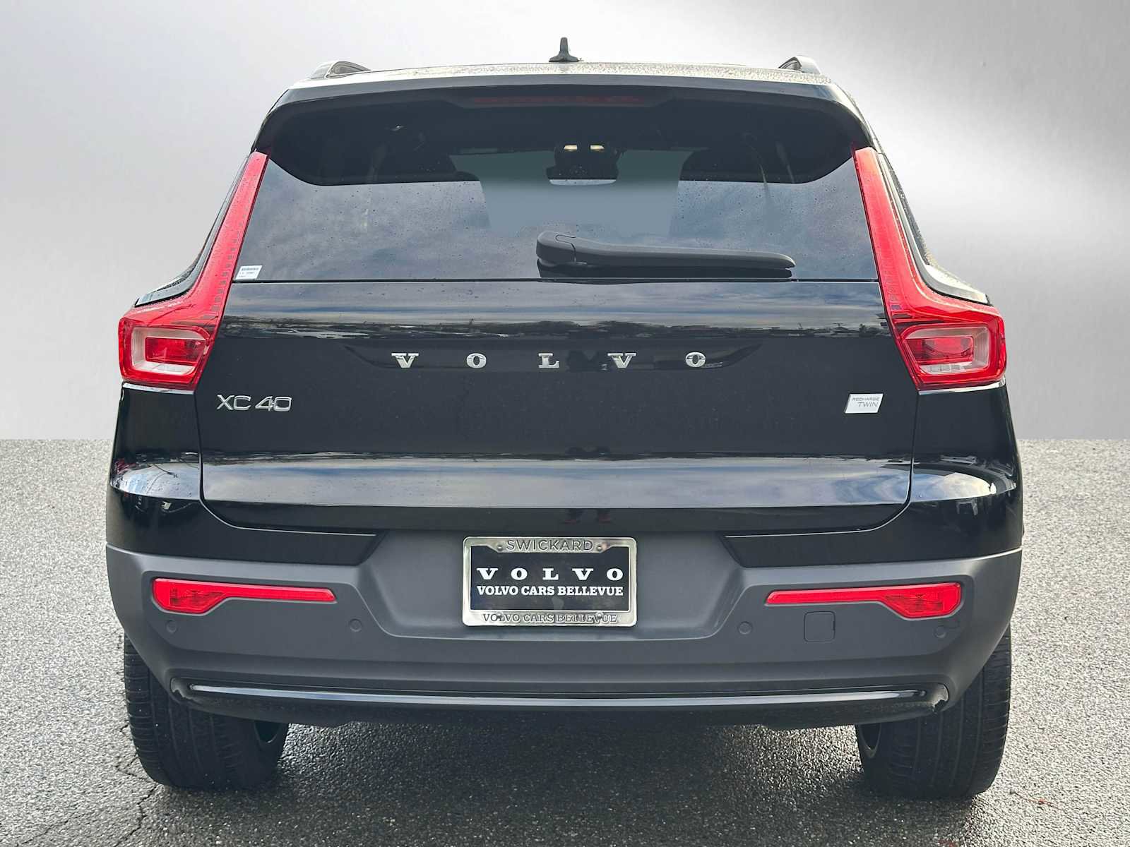 Used 2023 Volvo XC40 Recharge Plus image 4