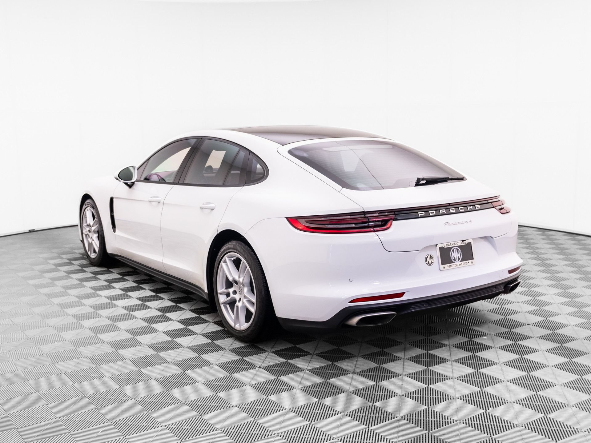 Used 2018 Porsche Panamera 4 AWD/4WD image 3