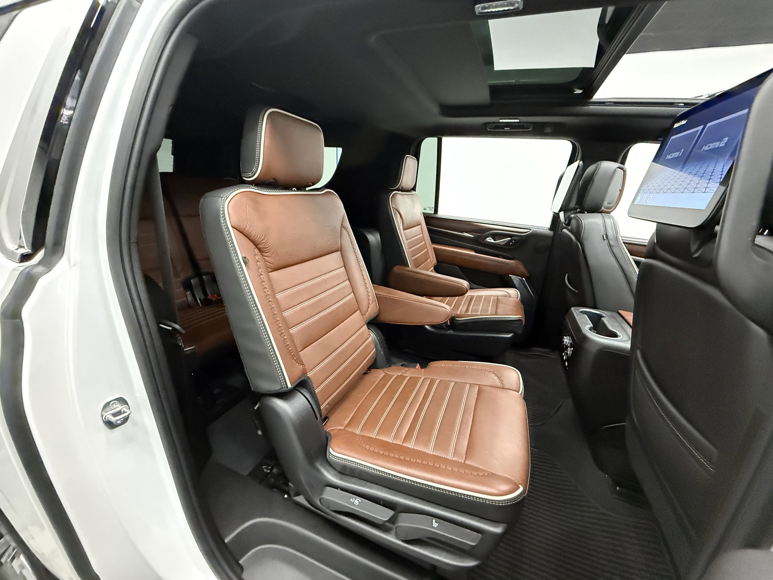 Used 2023 GMC Yukon XL Denali Ultimate w/ LPO, Floor Liner Package image 30