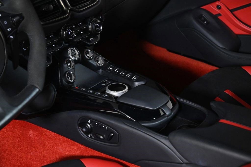 Used 2023 Aston Martin V8 Vantage Coupe image 14