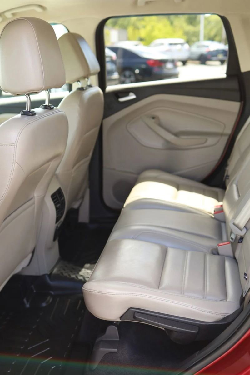 Used 2017 Ford Escape SE w/ SE Leather Comfort Package image 27