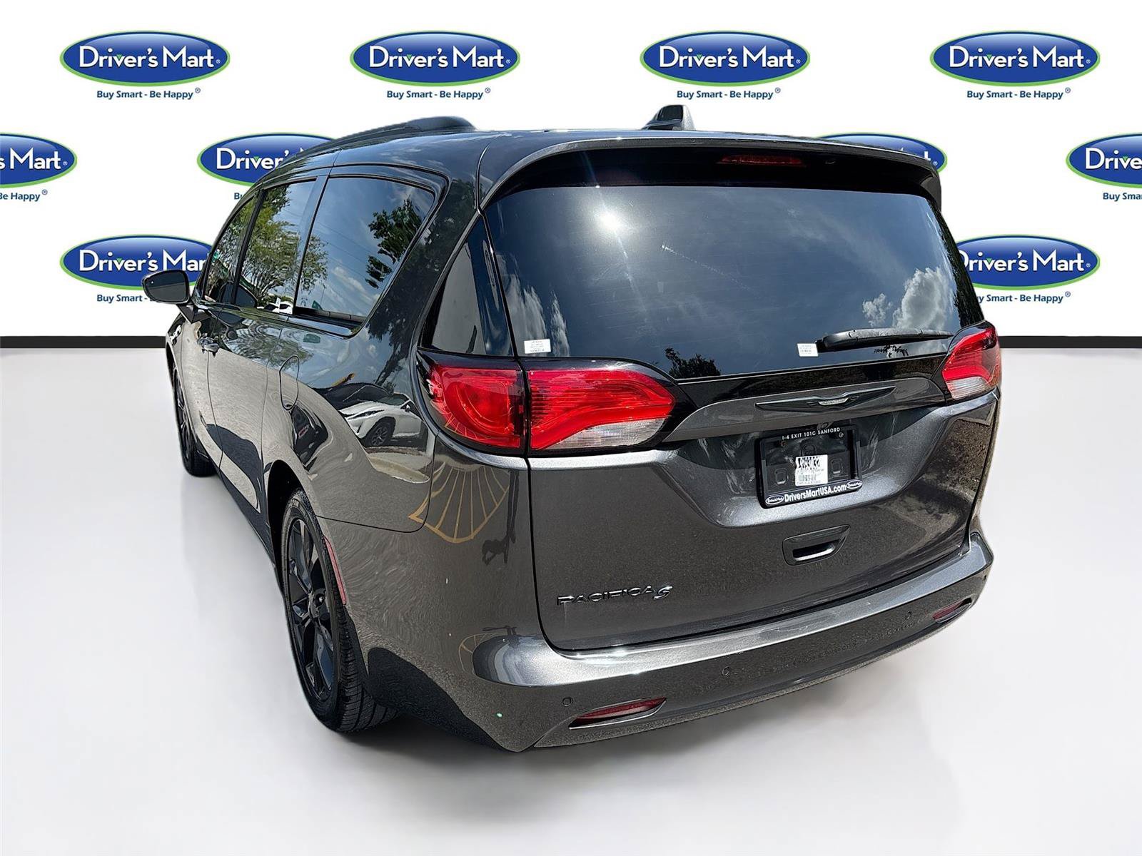 Used 2020 Chrysler Pacifica Touring-L Plus w/ S Appearance Package FWD image 5