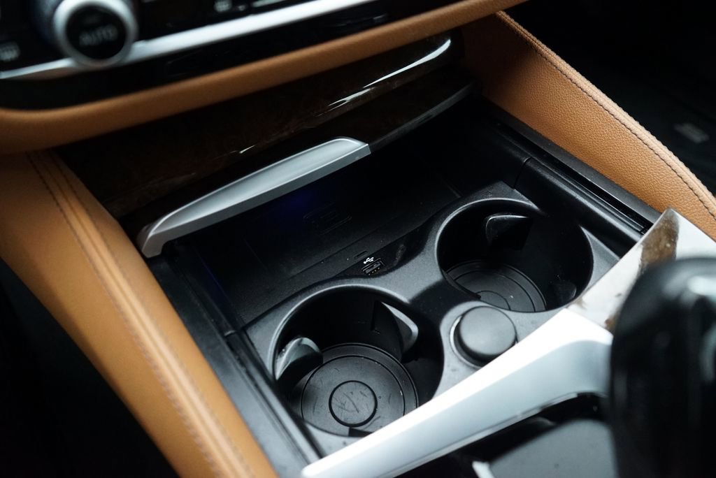 Used 2019 BMW 530e w/ Executive Package RWD image 14