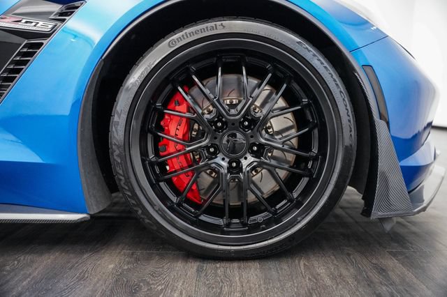 Used 2015 Chevrolet Corvette Z06 w/ 3LZ Preferred Equipment Group RWD image 38