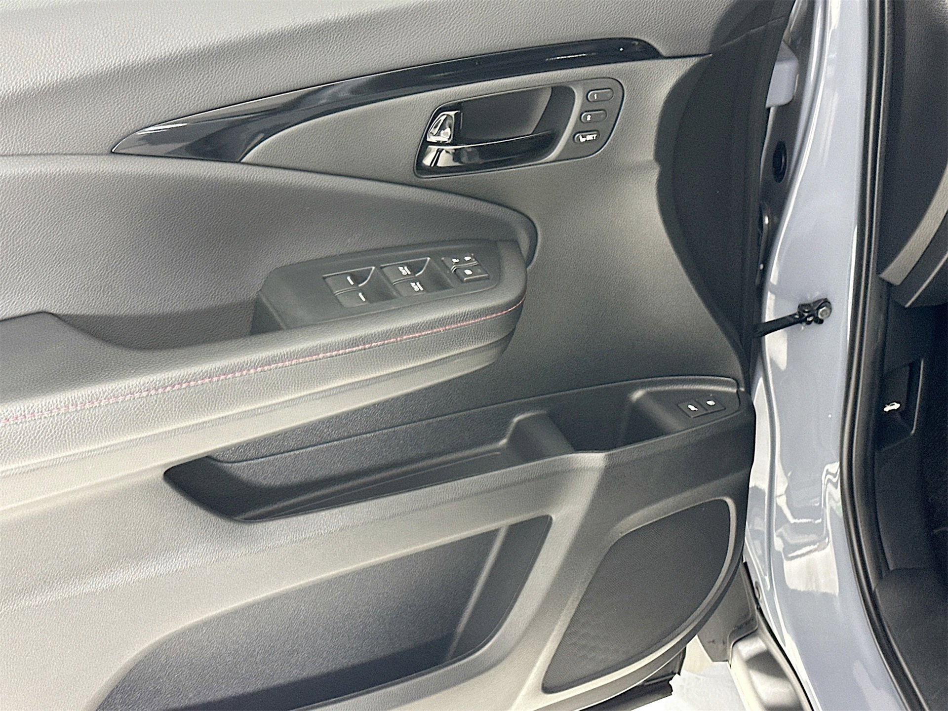 Used 2024 Honda Passport Black Edition image 19