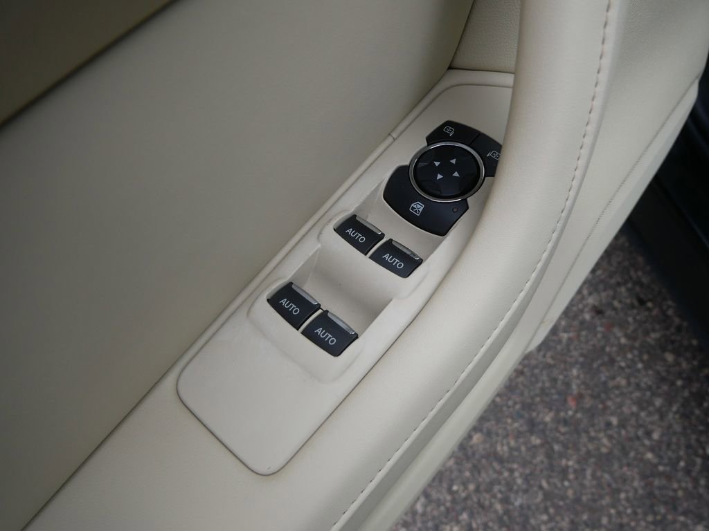 Used 2013 Lincoln MKS AWD image 13