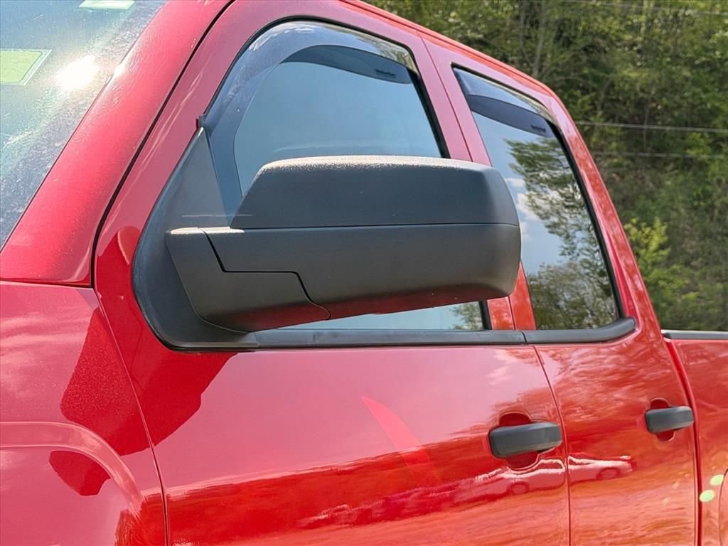 Used 2017 Chevrolet Silverado 1500 Custom w/ Custom Convenience Package AWD/4WD image 6