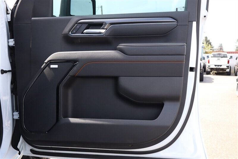 Used 2025 GMC Sierra 3500 AT4 AWD/4WD image 31