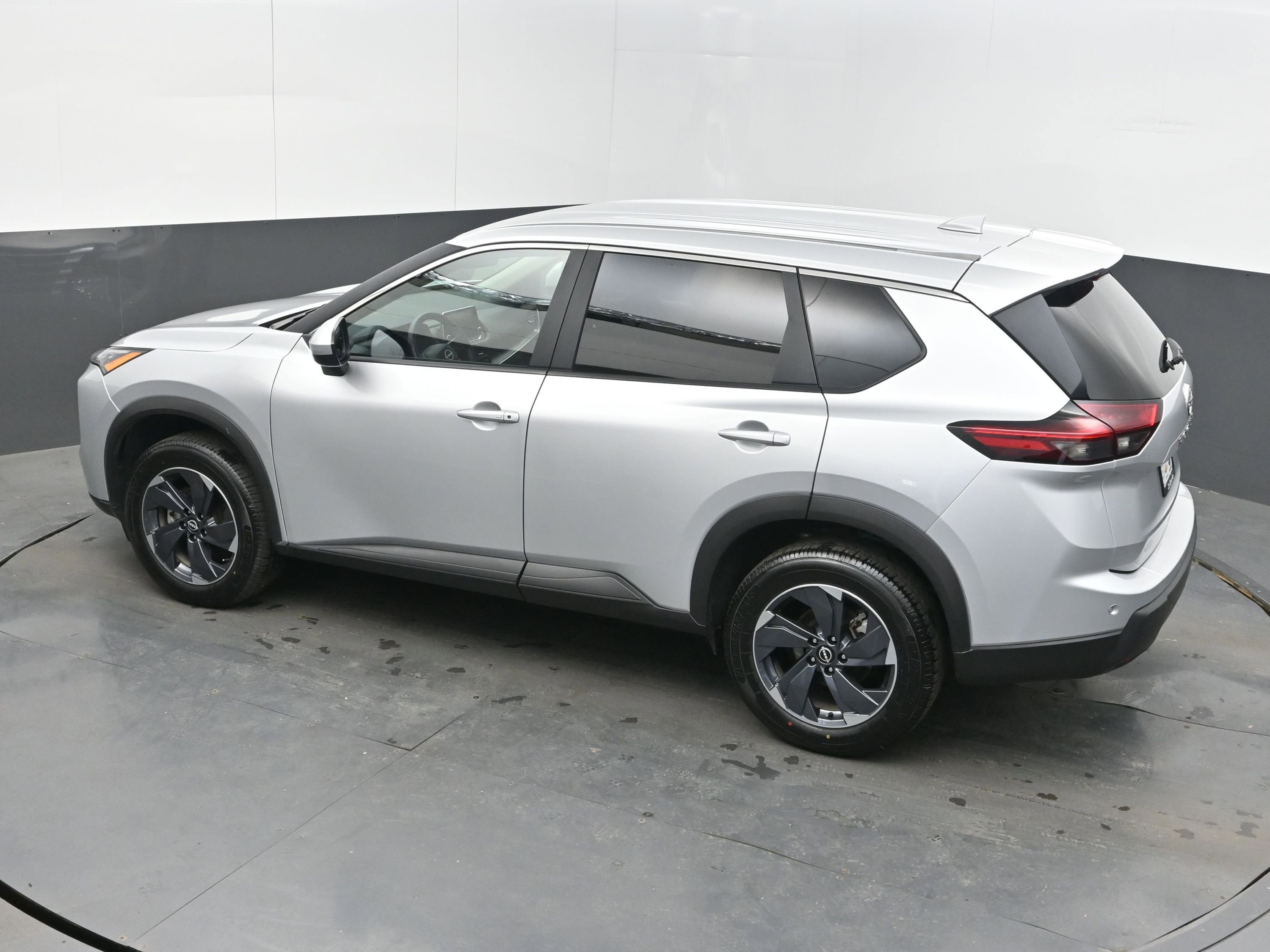 Used 2025 Nissan Rogue SV image 35