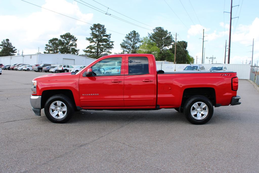 Used 2019 Chevrolet Silverado 1500 LT AWD/4WD image 3