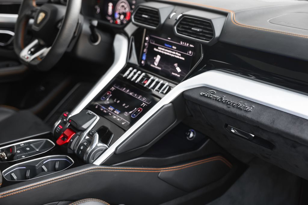 Used 2020 Lamborghini Urus AWD/4WD image 21