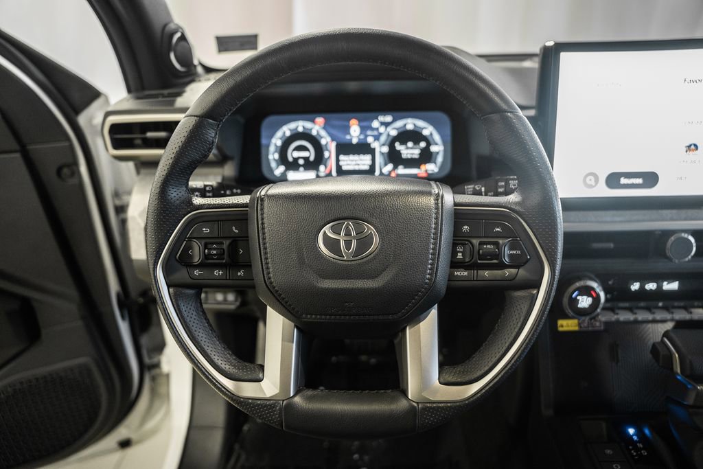 Used 2025 Toyota 4Runner Trailhunter AWD/4WD image 37