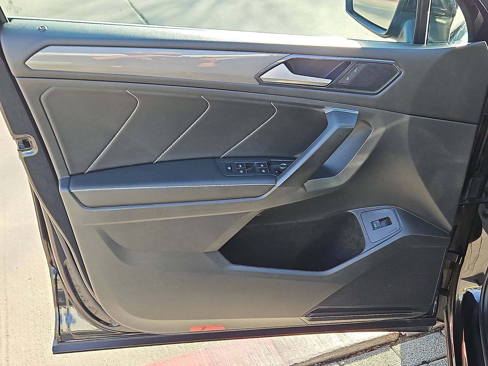 Certified 2022 Volkswagen Tiguan SE image 14