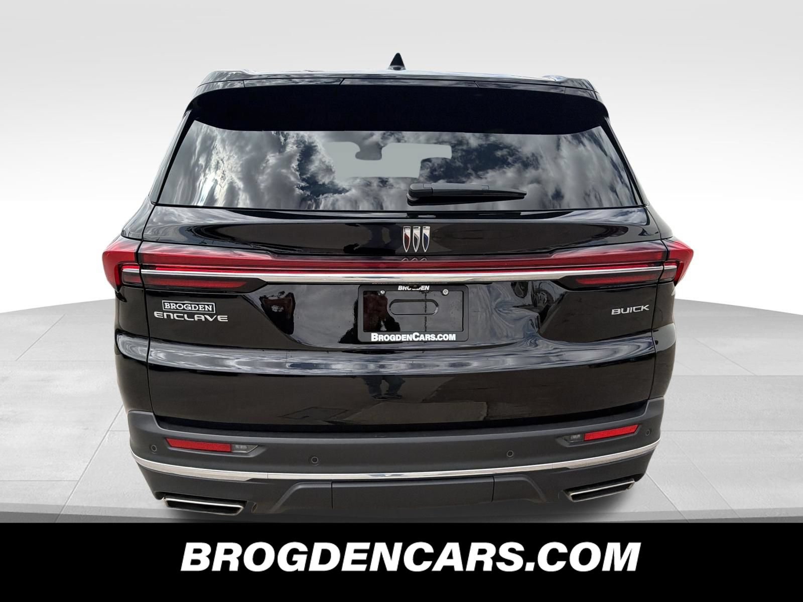 Used 2025 Buick Enclave Preferred FWD image 7