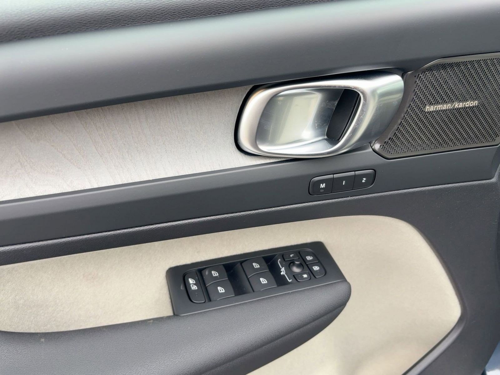 New 2026 Volvo XC40 B5 Ultra w/ Protection Package image 13