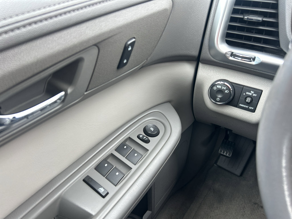 Used 2015 GMC Acadia SLE image 15