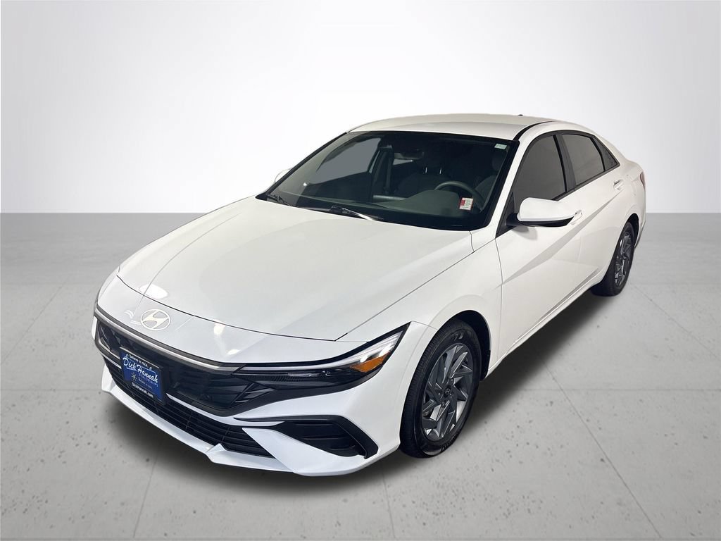 Used 2025 Hyundai Elantra Hybrid FWD image 2
