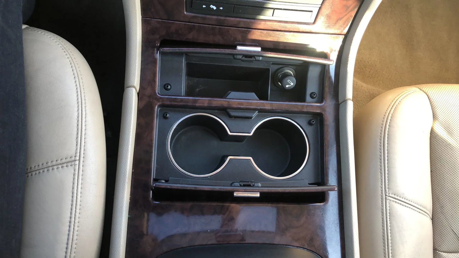 Used 2012 Cadillac Escalade Premium image 36