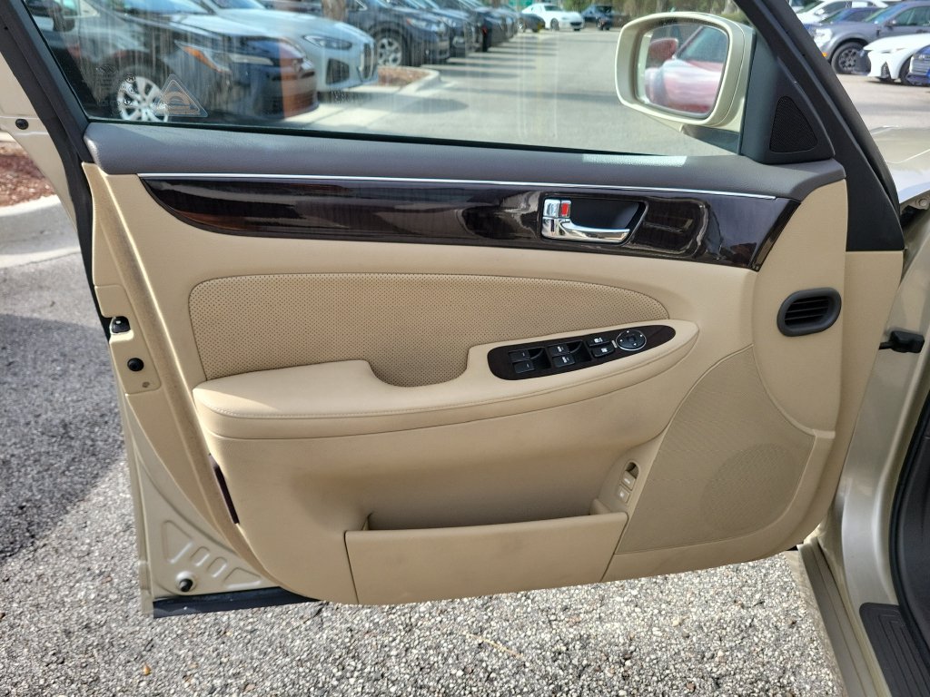 Used 2010 Hyundai Genesis 3.8 RWD image 23
