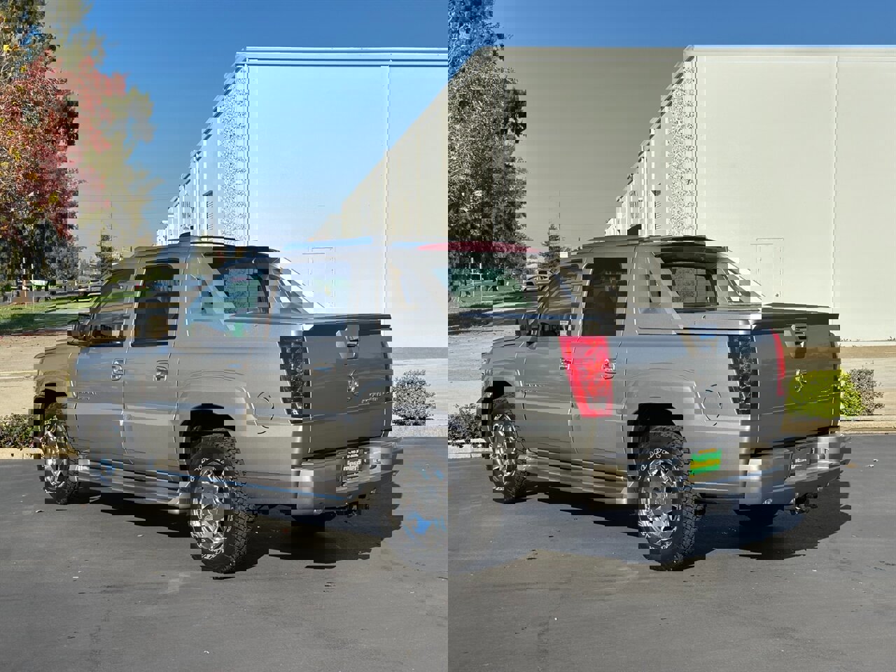 Used 2002 Cadillac Escalade EXT image 3