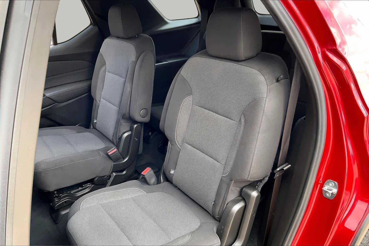 Used 2023 Chevrolet Traverse LT FWD image 18
