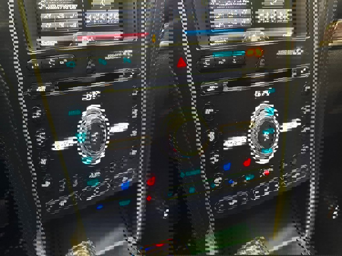 Used 2016 Ford Explorer Platinum image 28