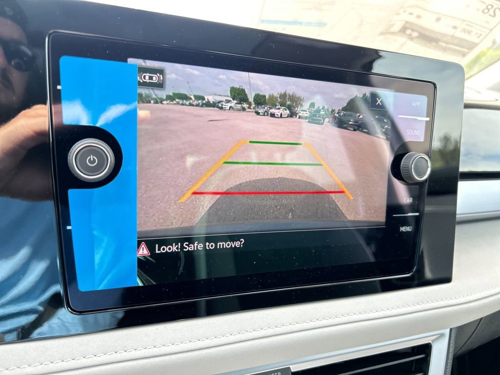 Used 2025 Volkswagen Taos SE image 29