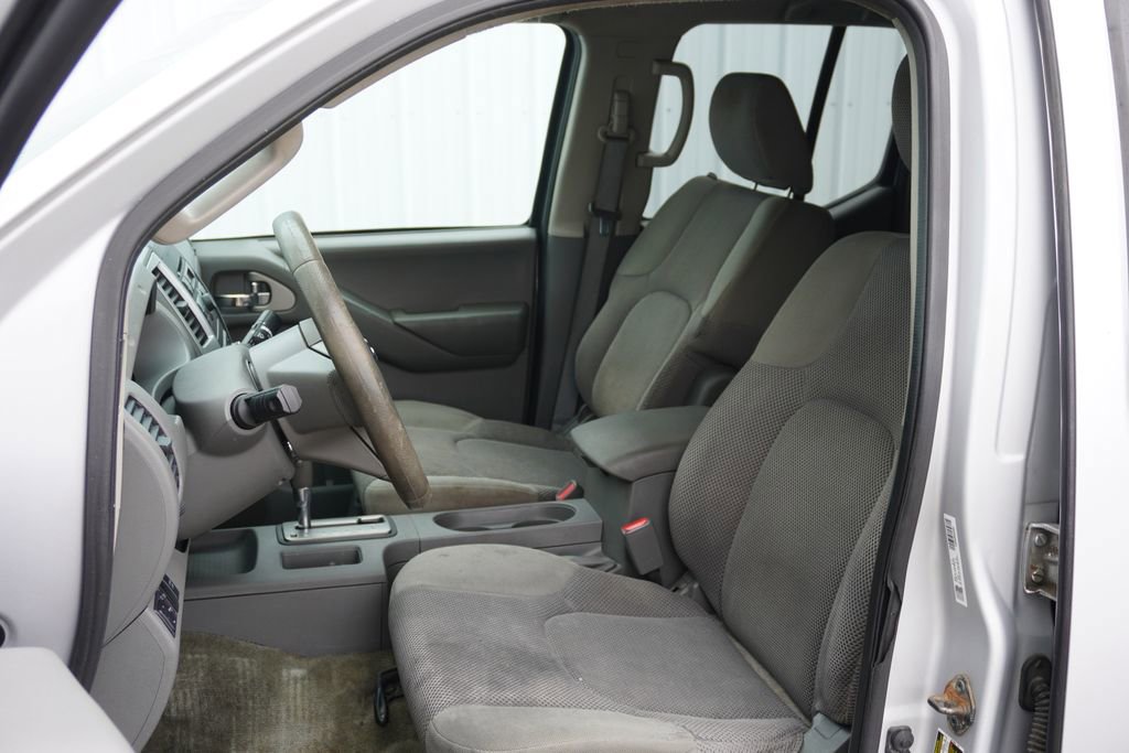 Used 2012 Nissan Frontier SV image 10