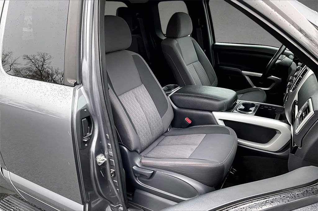 Used 2020 Nissan Titan SV w/ SV Convenience Package image 28