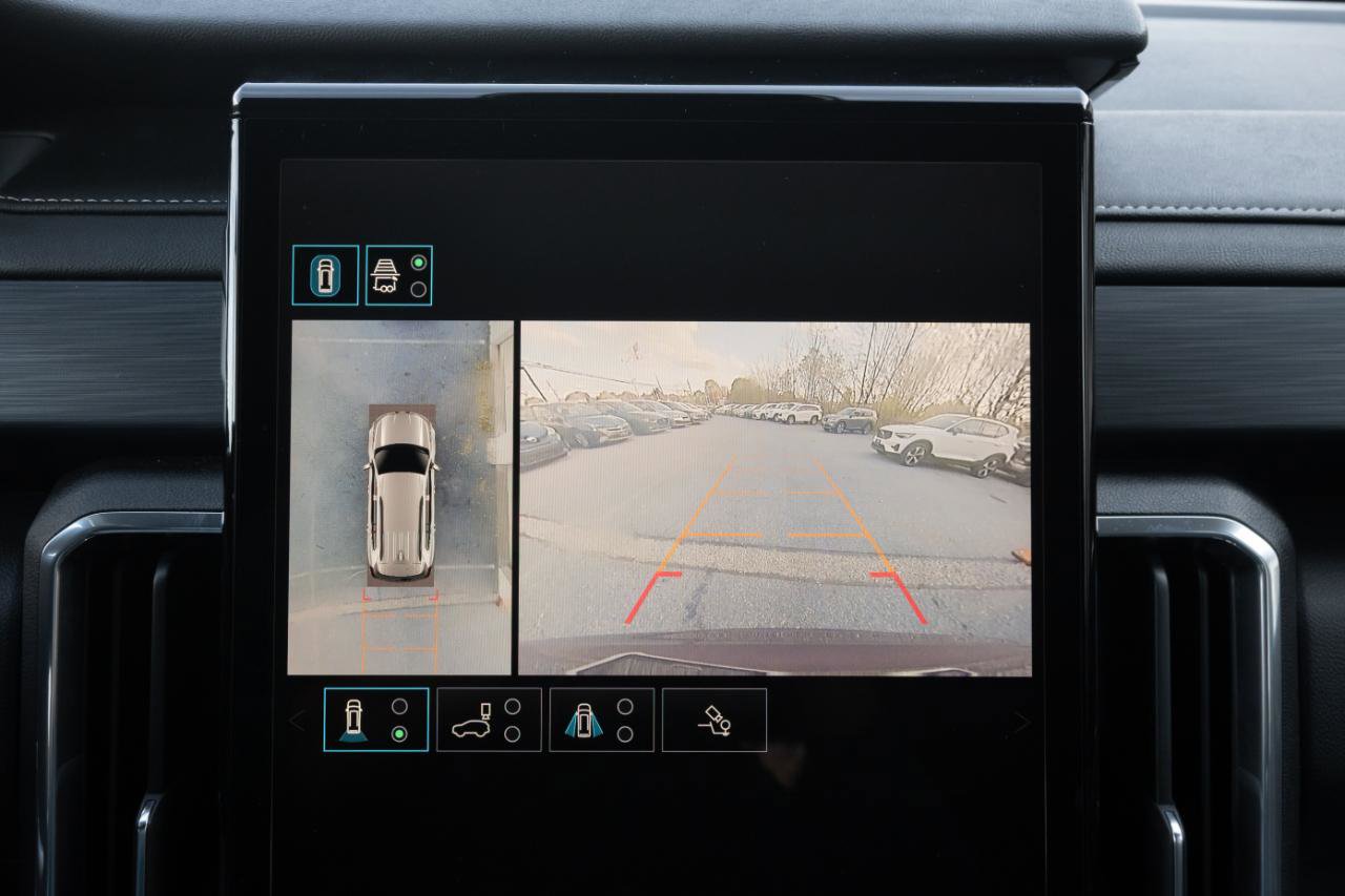 Used 2025 GMC Acadia Elevation image 29