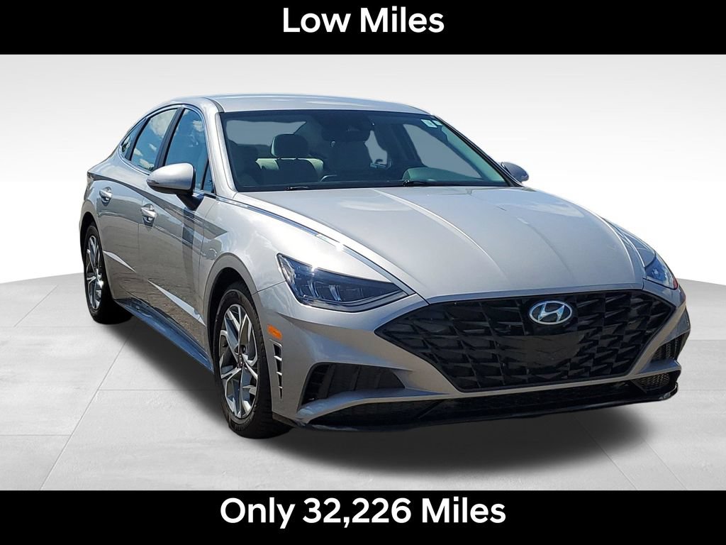 Used 2023 Hyundai Sonata SEL w/ Preferred Accessory Package FWD image 2