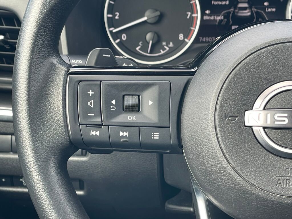 Used 2023 Nissan Rogue SV image 17