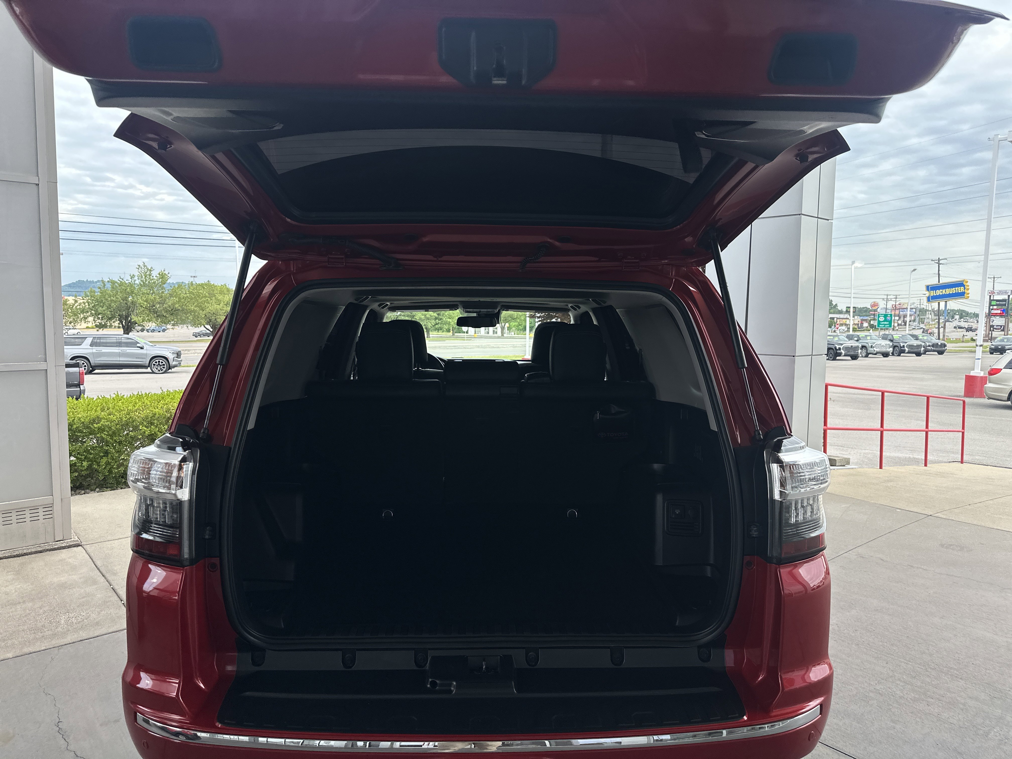 Used 2023 Toyota 4Runner Limited AWD/4WD image 19