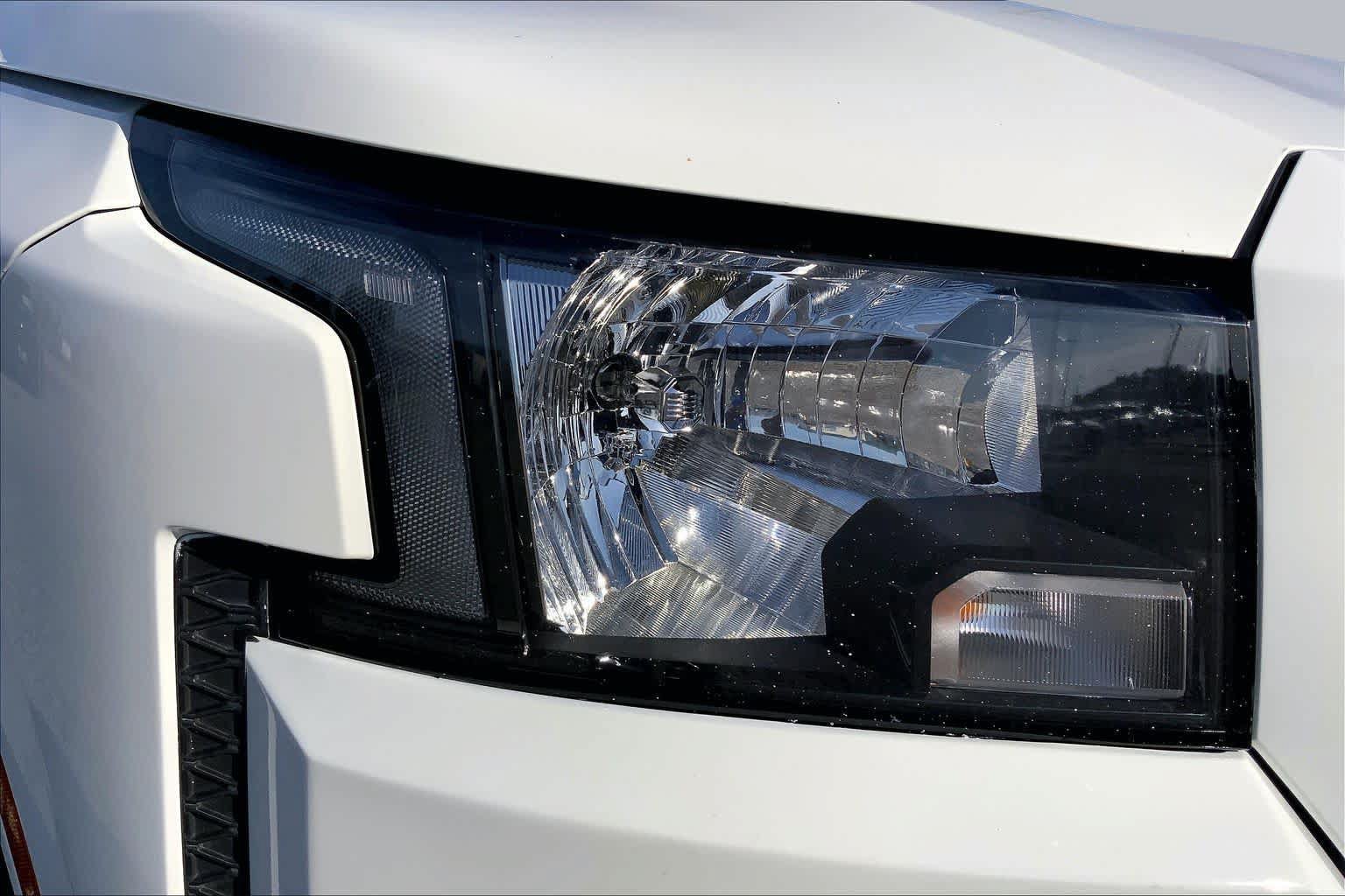 Used 2023 Nissan Frontier SV w/ Technology Package RWD image 27