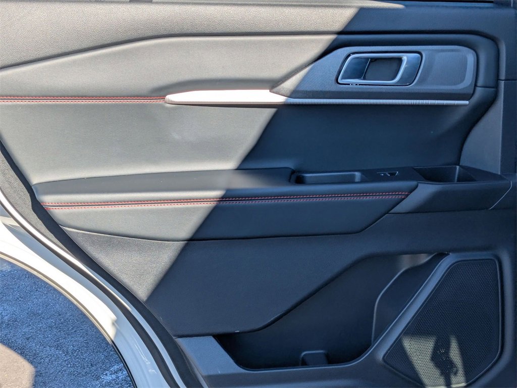 Used 2025 Ford Explorer ST-Line w/ ST-Line Street Pack image 28