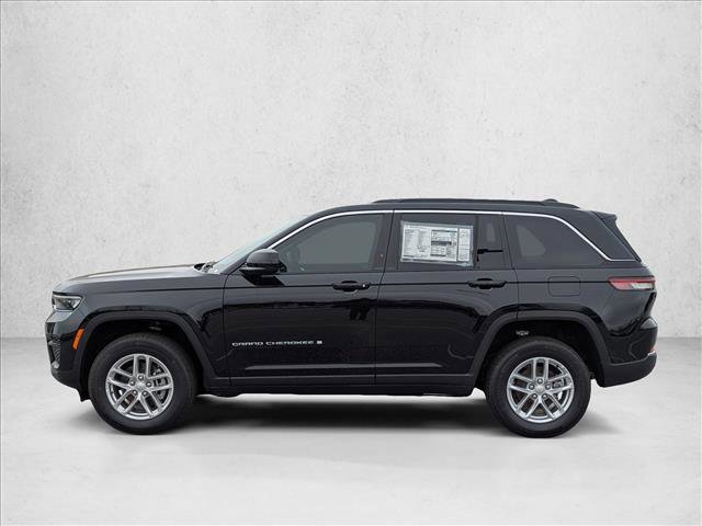 Used 2025 Jeep Grand Cherokee Laredo image 8