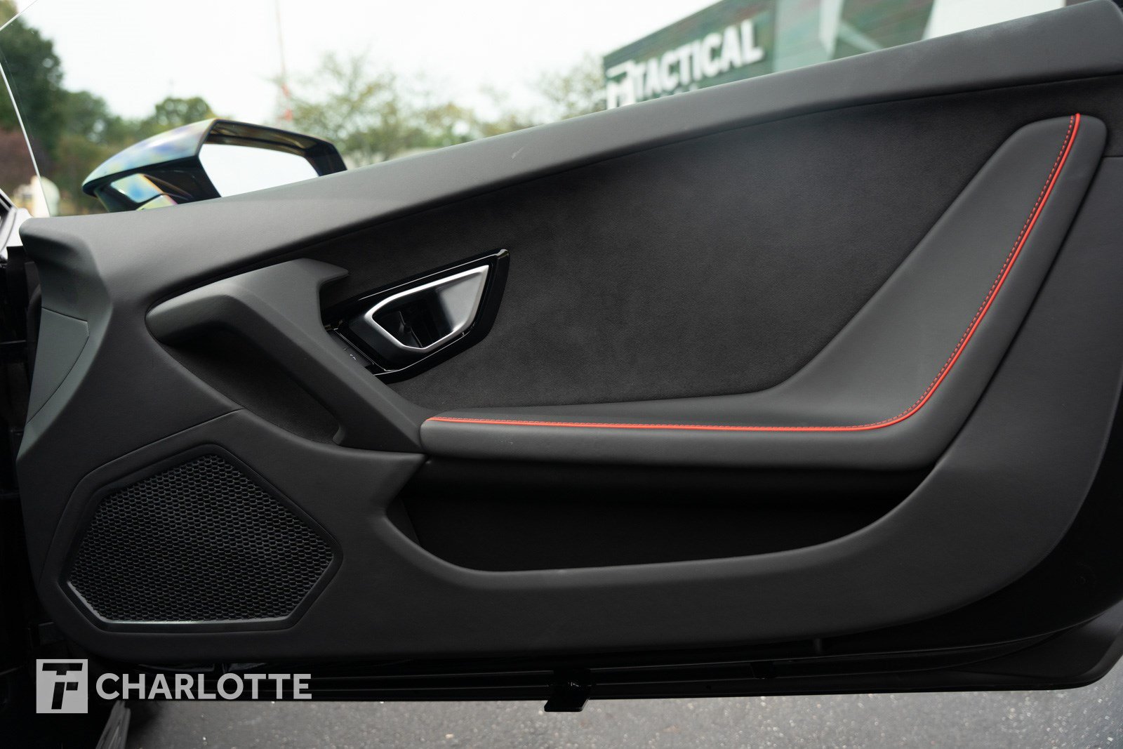 Used 2020 Lamborghini Huracan EVO RWD image 34