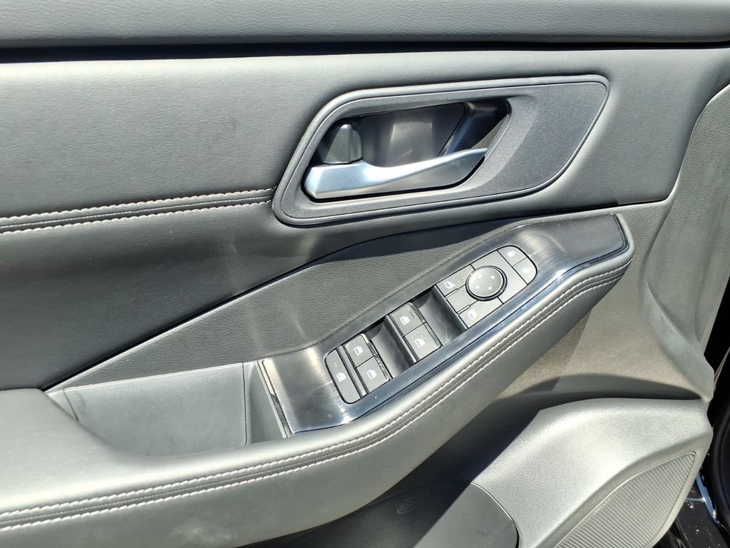 New 2026 Nissan Rogue Dark Armor AWD/4WD image 13