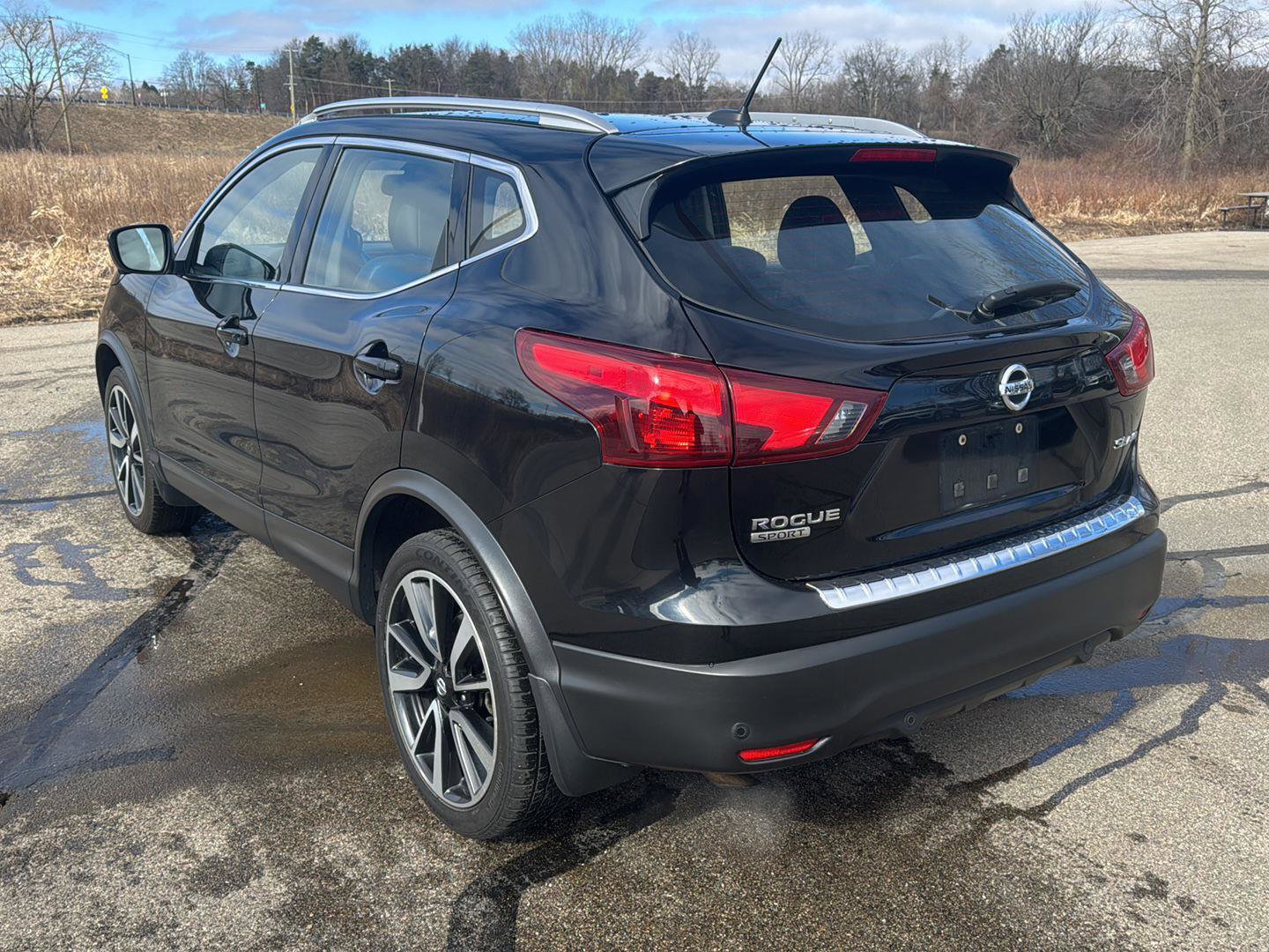 Used 2019 Nissan Rogue Sport SL w/ Premium Package image 3