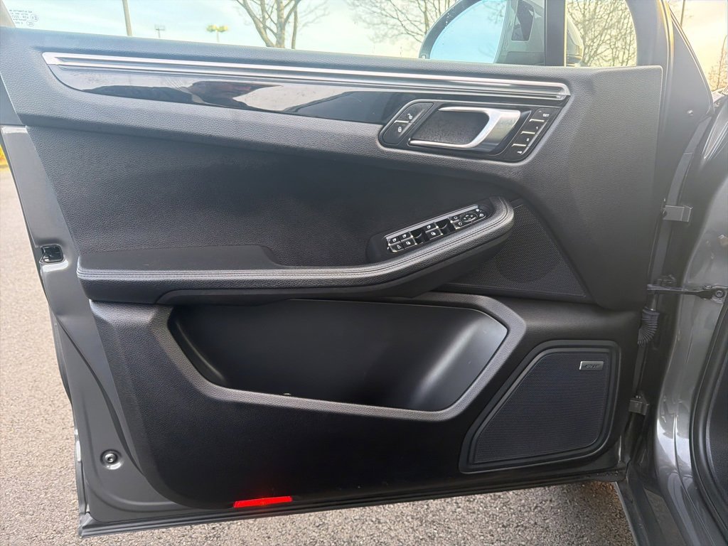 Used 2018 Porsche Macan image 11