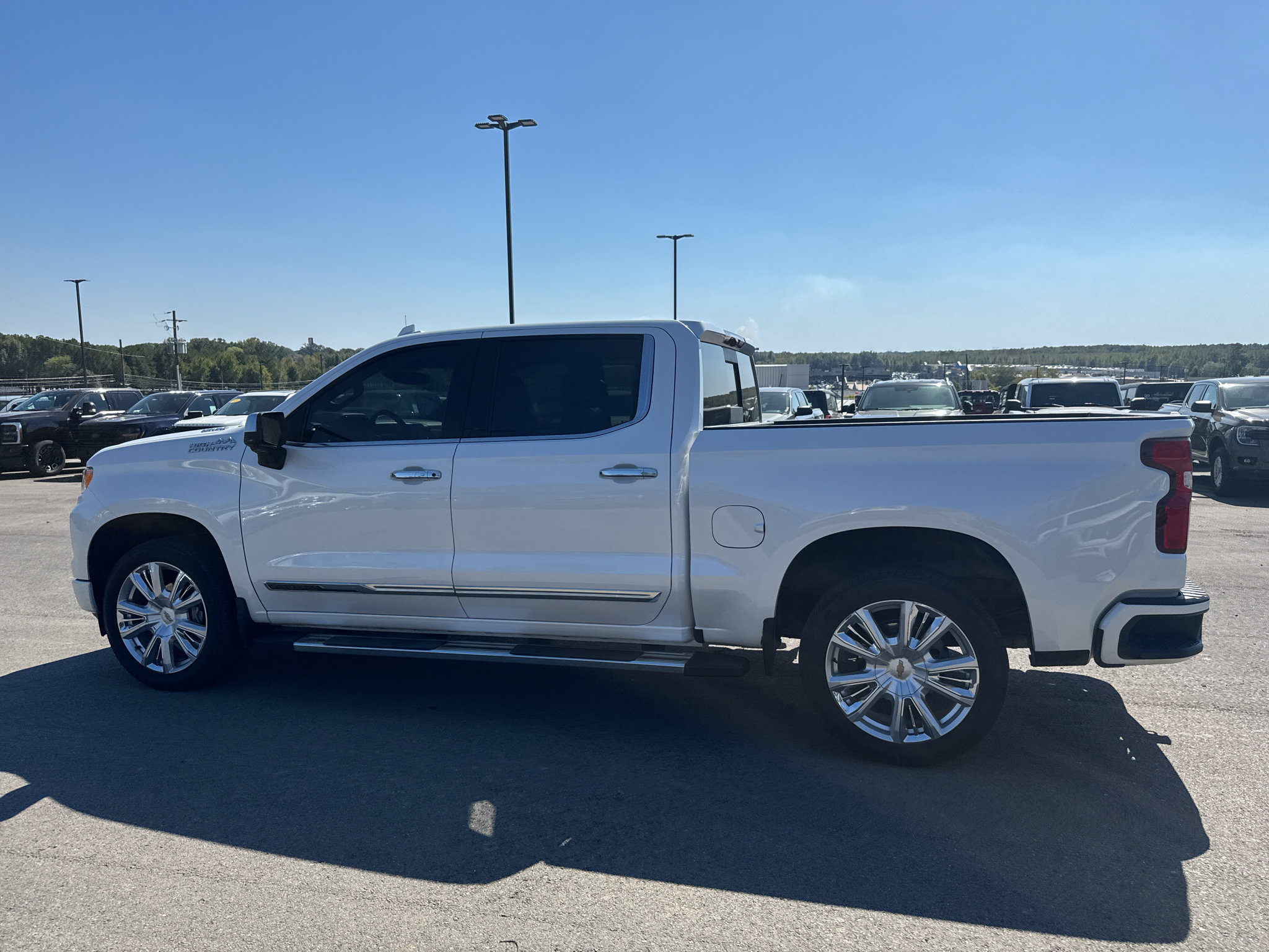 Used 2022 Chevrolet Silverado 1500 High Country AWD/4WD image 16