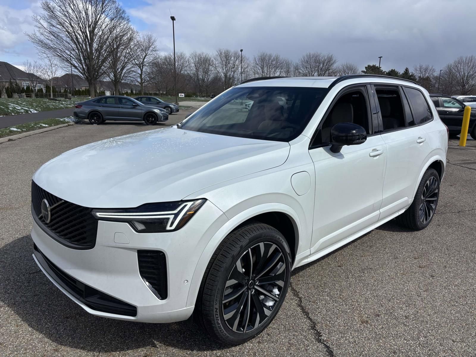 New 2026 Volvo XC90 T8 Ultra w/ Protection Package Premier