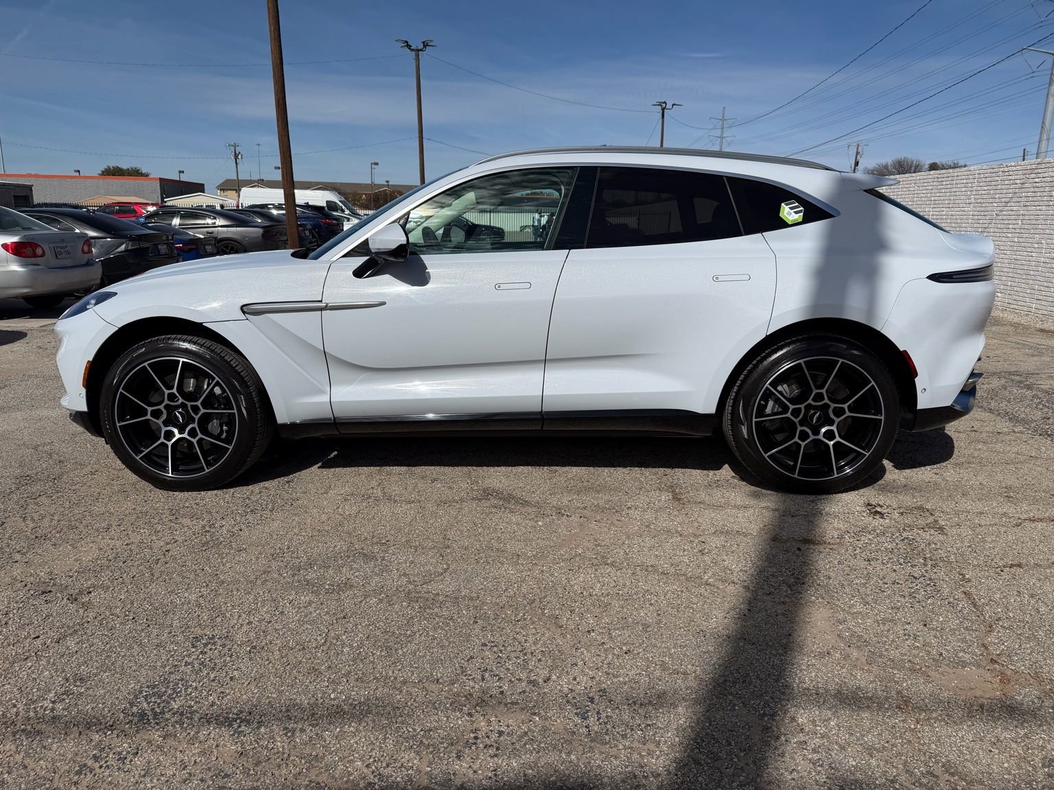 Used 2021 Aston Martin DBX image 3