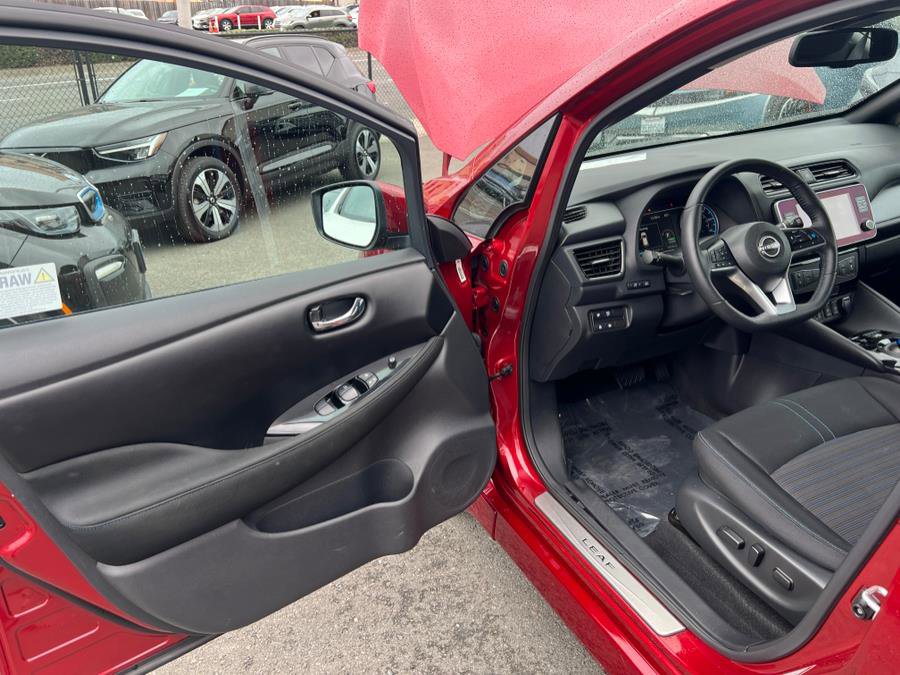 Used 2025 Nissan Leaf SV Plus image 9
