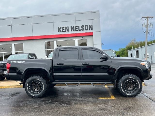 Used 2016 Toyota Tacoma TRD Sport w/ Towing Package AWD/4WD image 11