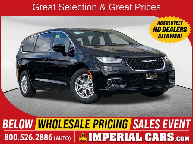 New 2026 Chrysler Pacifica Select
