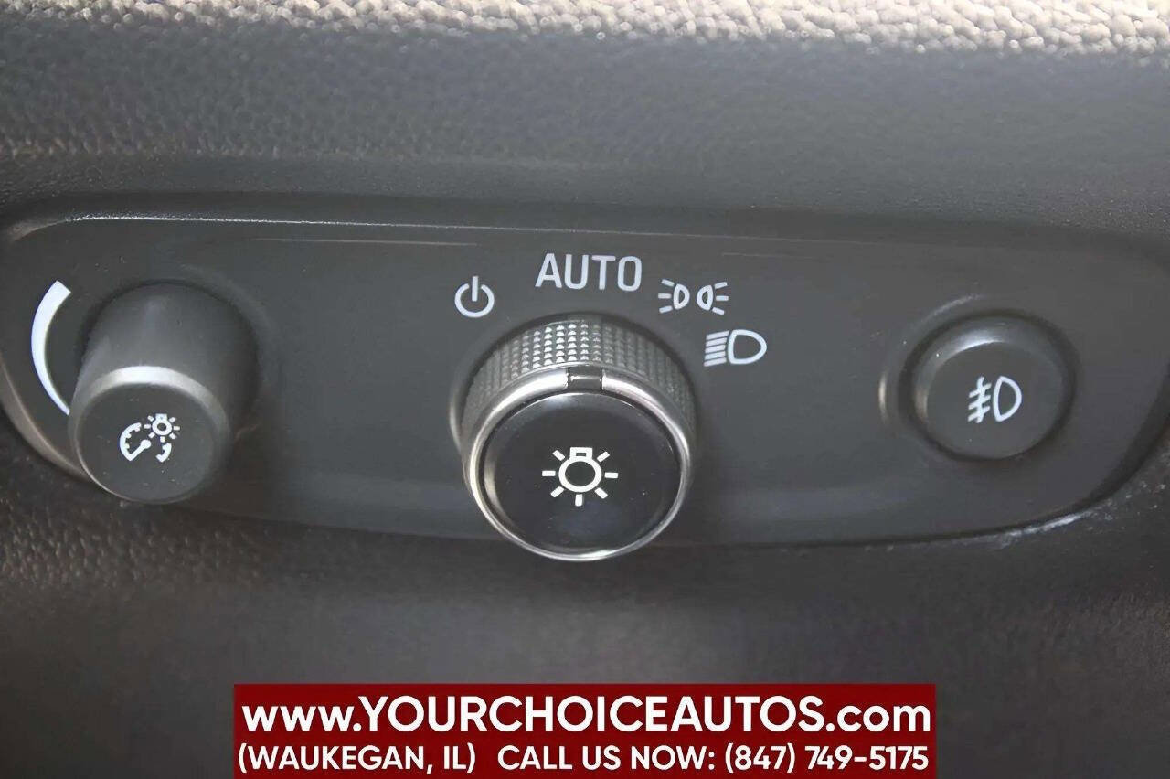 Used 2020 Chevrolet Traverse LT w/ Driver Confidence II Package image 17