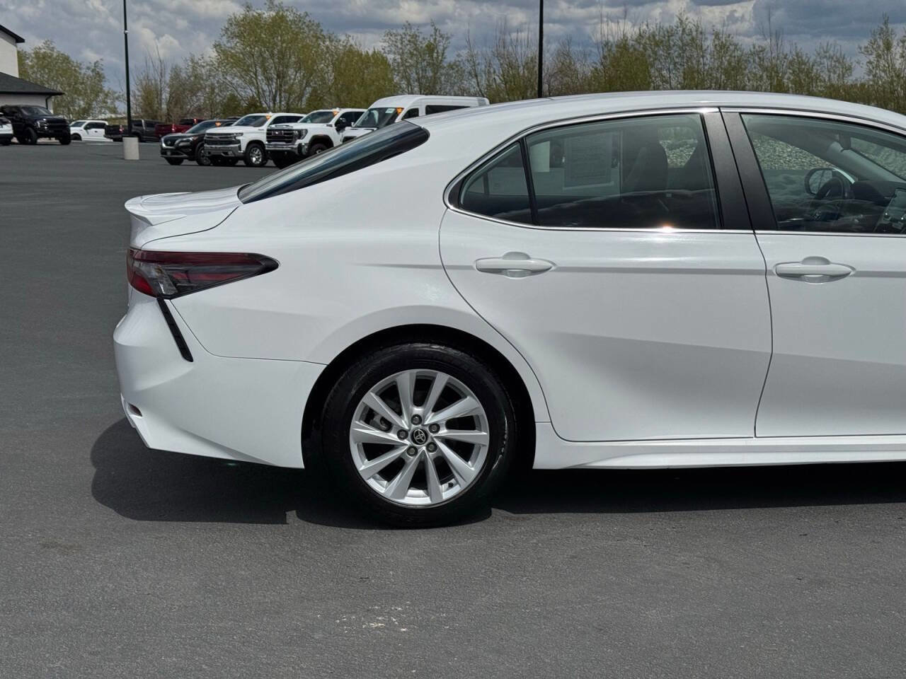 Used 2024 Toyota Camry SE FWD image 5