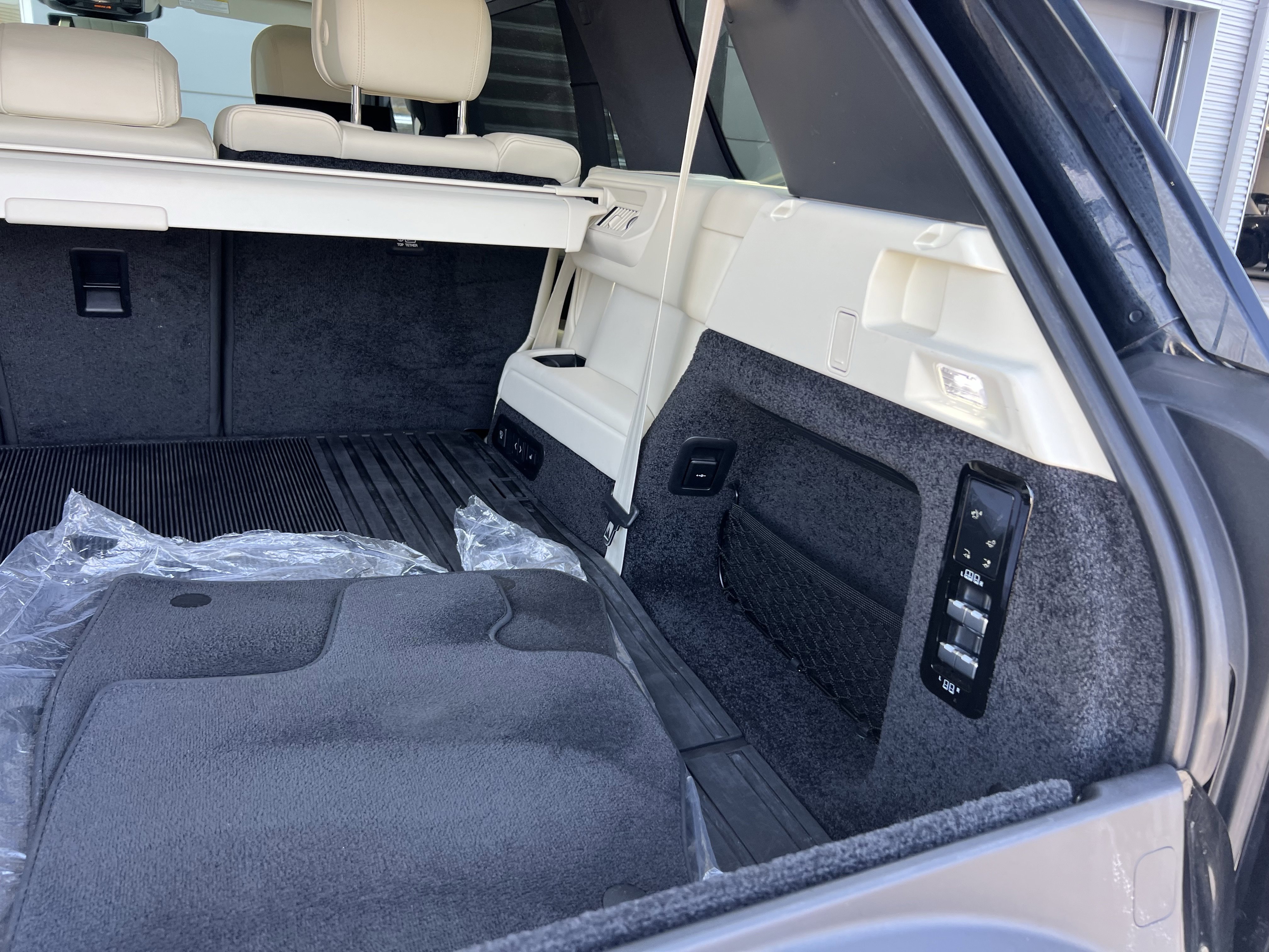 Certified 2025 Land Rover Range Rover Long Wheelbase SE image 36